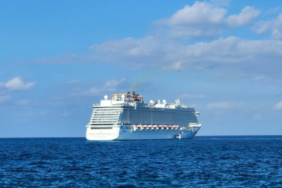 Unforgettable Holiday Cruise on the Norwegian Breakaway