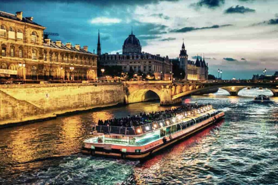 Why is Paris Perfect for a Girls' Trip? - Take Off With Me
