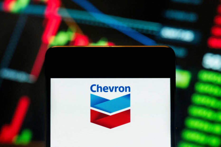 Top Wall Street analysts prefer these dividend stocks for stable returns
