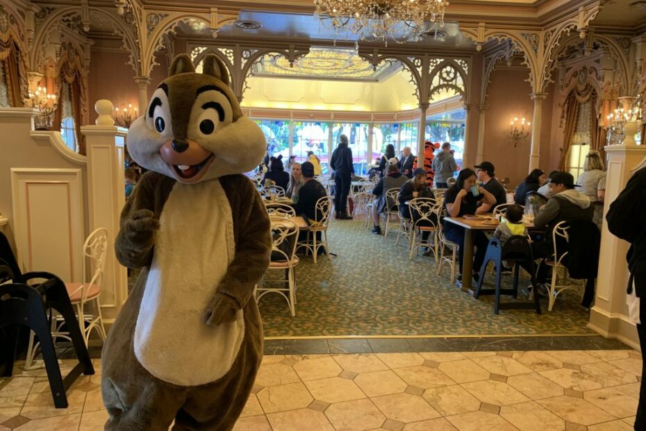 Minnie & Friends Disneyland Breakfast